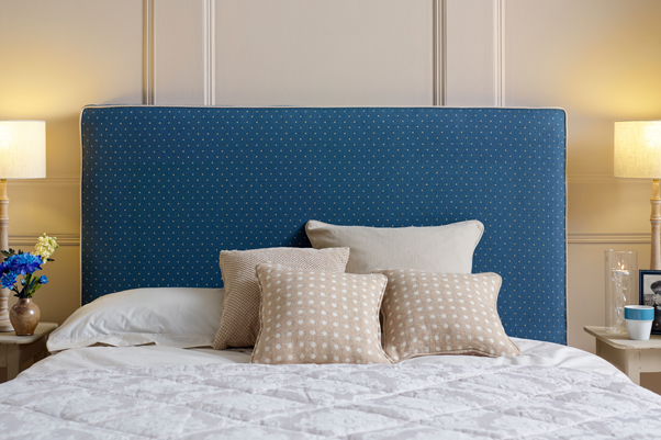 Removable Cover Harris Headboard upholstered in Linen Spot Indigo Navy, Contrast Piped in Pure Cotton Snow